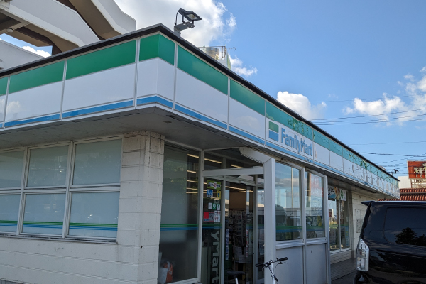 ファミリーマート 小禄バイパス店（徒歩約5分）