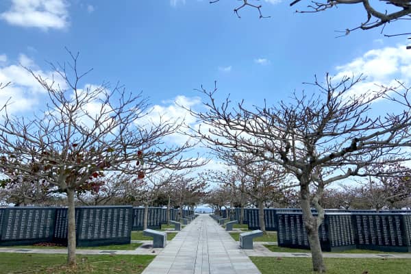 沖縄県営 平和祈念公園（車で約25分）